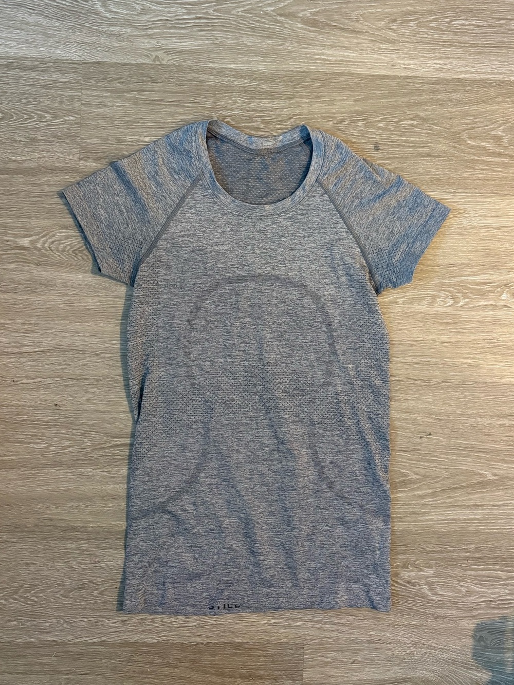 lululemon athletica Heathered Light Gray Short Sleeve Active Tee